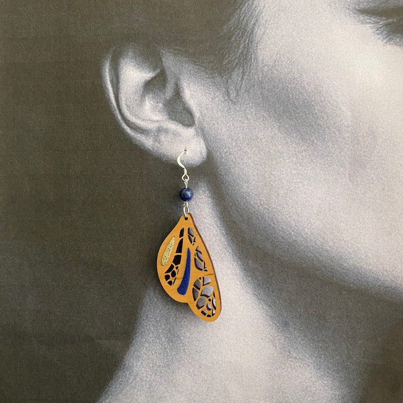 Boucle d'oreille - Aile de Papillon - Bleu éléctrique doré