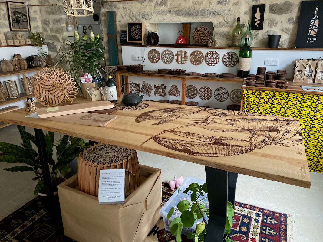 Table gravée sur-mesure "homard"